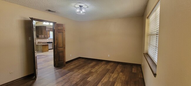 Photo - LARGE 3 BEDROOM HOME IN NORTHEAST CLOVIS
