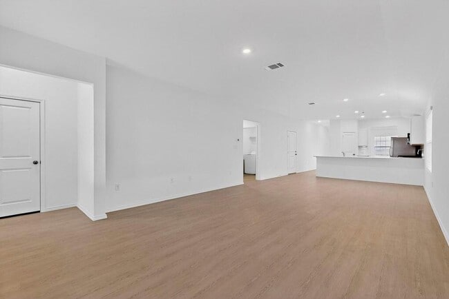 Photo - 107 Herald Dr