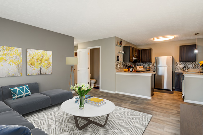 Estates At Brentwood Lake Living Room - Estates at Brentwood Lake