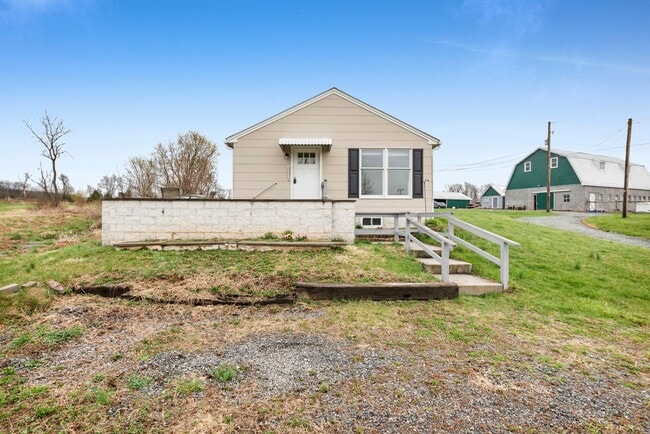 Photo - Fully Furnished Bright & Comfortable 1-Bedroom Cottage Available for Rent