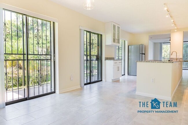 Photo - 208 Lake Howard Dr SW