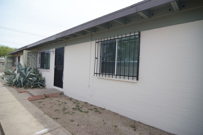 Photo - Remodeled 2 Bedroom 1 Bath Triplex! Close ...
