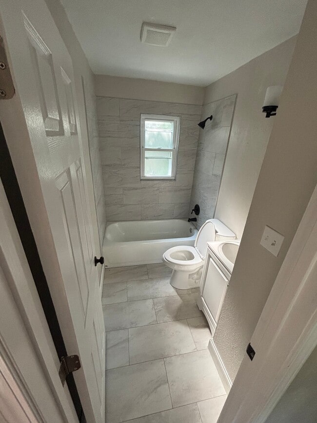 Photo - 9163 Loganberry Ln