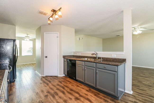 Photo - 321 Daisy Ln