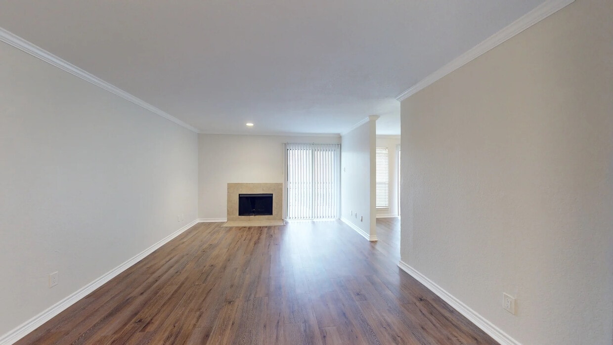 Photo - Lakeside Apartments