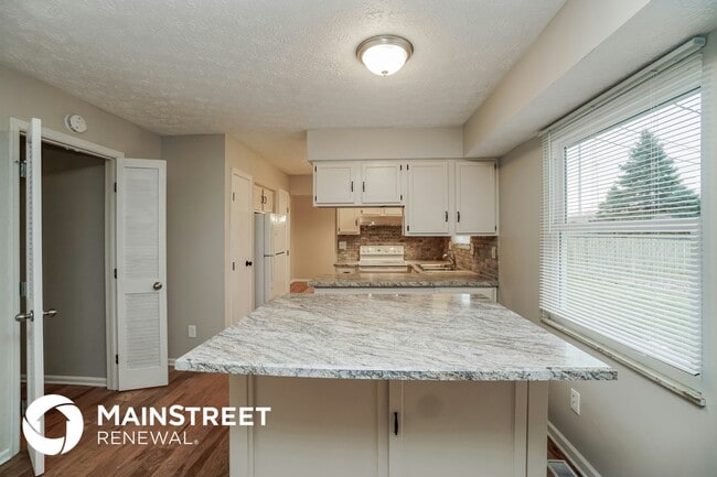 Photo - 2695 Kenview Rd S