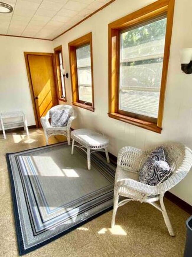 Photo - 319 Bridge St