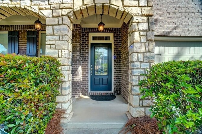 Photo - 633 Leland Pkwy