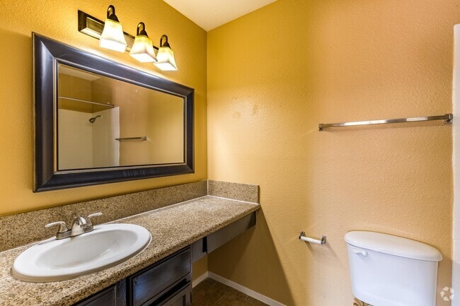 2 BR, 2 BA - 914SF