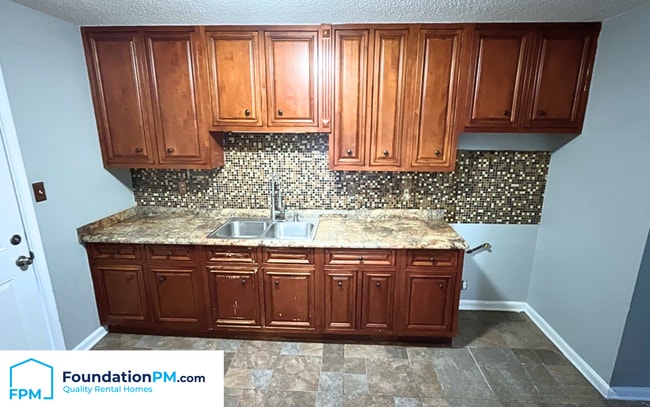 Photo - 1375 Adelaide St