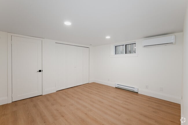 1BR, 1BA - Bedroom - 1214 Avenue Rd
