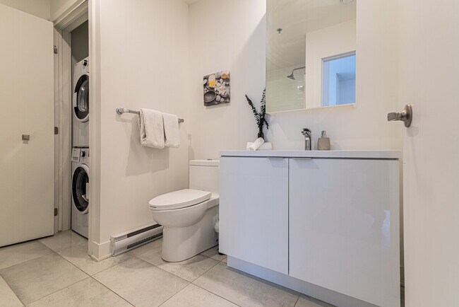 Photo - 1659 Rue Saint-Christophe Unit SI ID1318616P