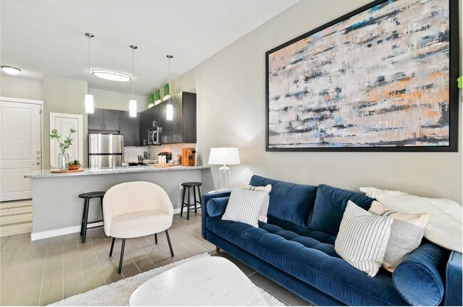 1855 Payne St Unit 320