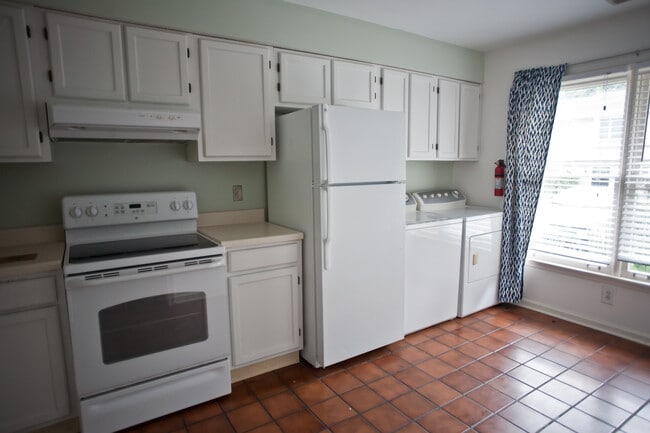 Building Photo - Prime Chapel Hill Living | 2BR Townhouse on MLK Blvd