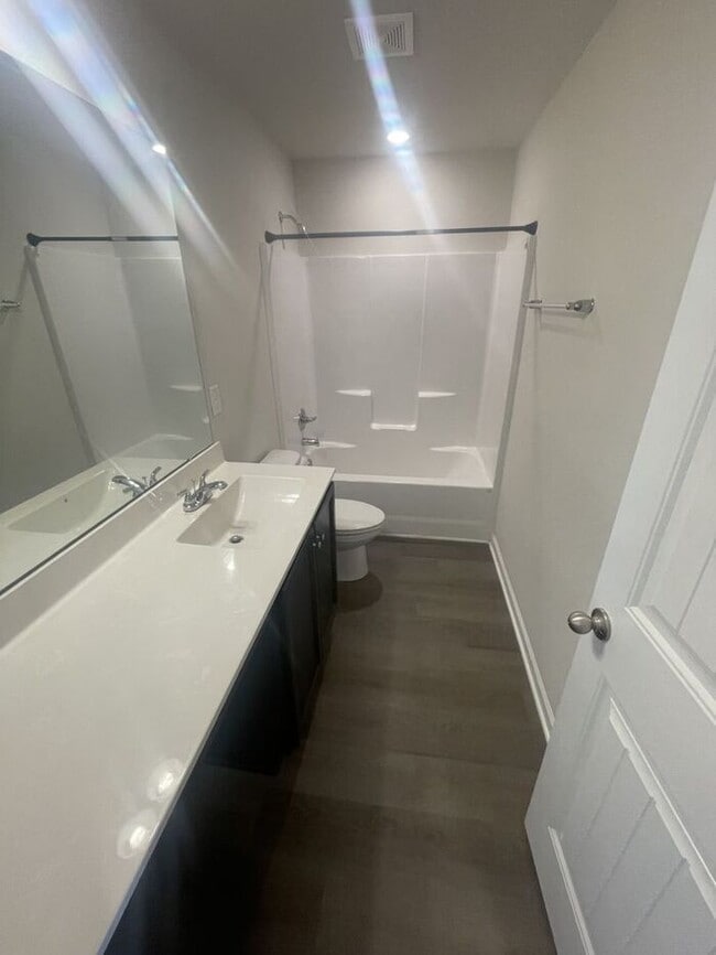 Photo - 3 Bedroom 2.5 Bathroom Townhome!