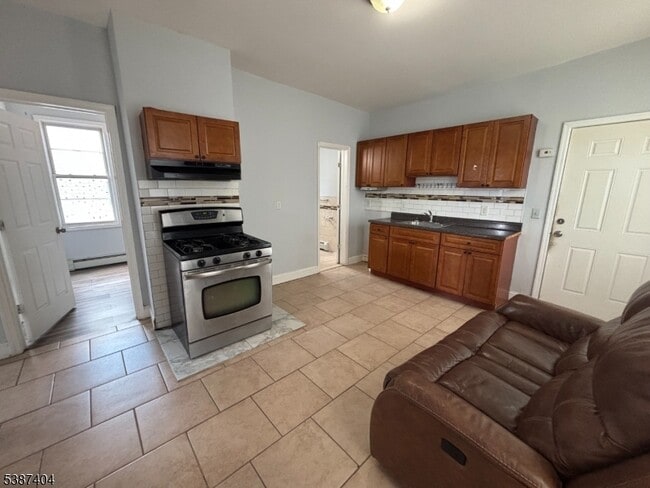 Photo - 208 Geneva St