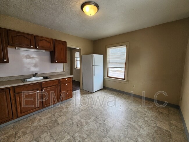 Photo - 604 1/2 West Seerley Boulevard