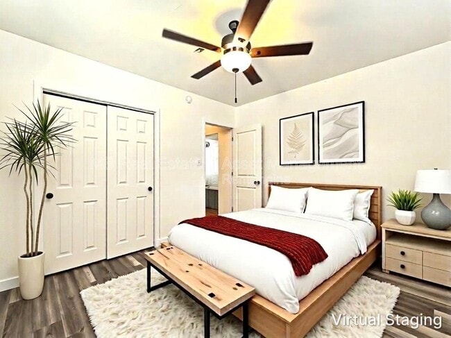 Photo - 1527 E Oak St Unit 1