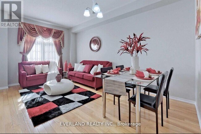 Photo - 806 Castlemore Ave