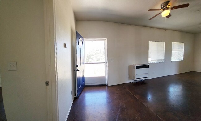 16902 Hickman Ln