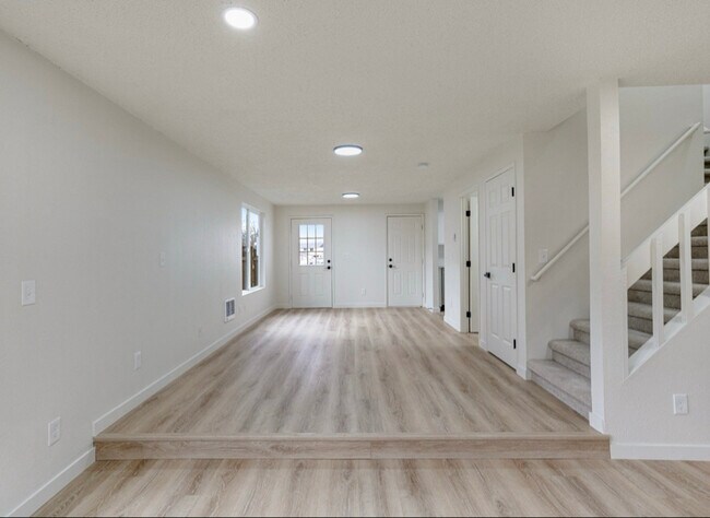 Photo - 902 NE Hacienda Ct