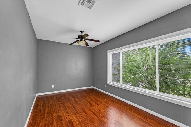 Photo - 2527 Avenue G