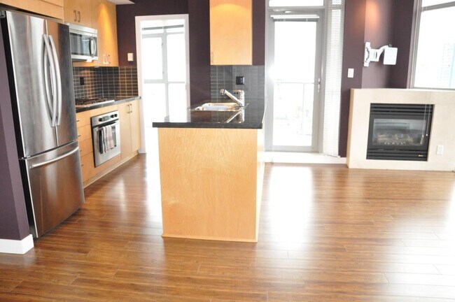 Photo - 1050 Smithe St