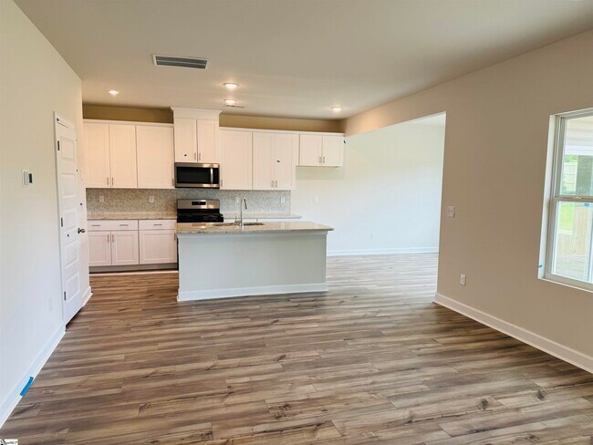 Photo - 143 Longleaf Ln