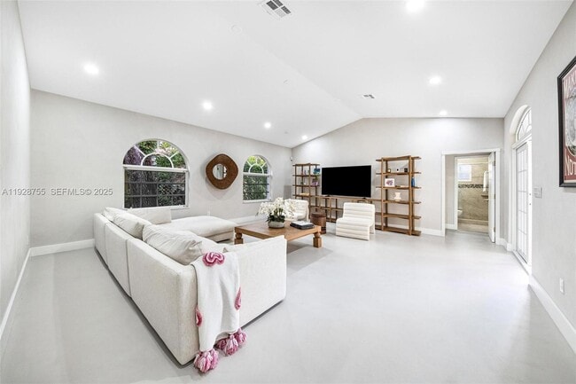 Photo - 1033 Almeria Ave