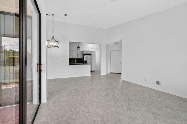Photo - 5475 Verona Dr Unit J