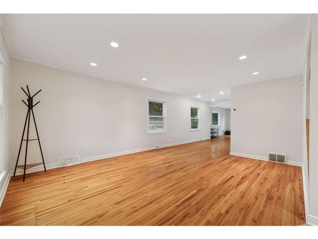 Photo - 4016 Kipling Ave