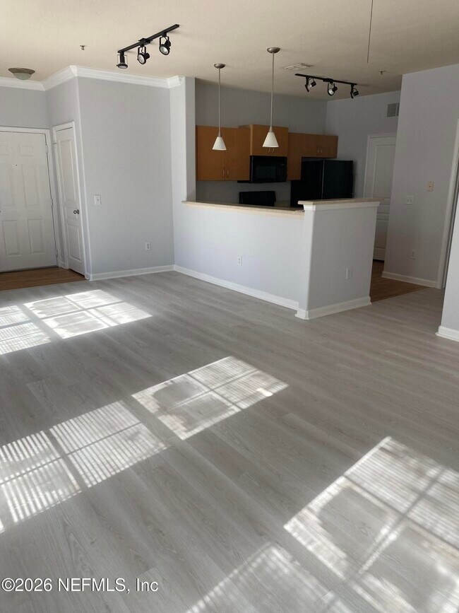 Photo - 8290 Gate Pkwy W Unit 105