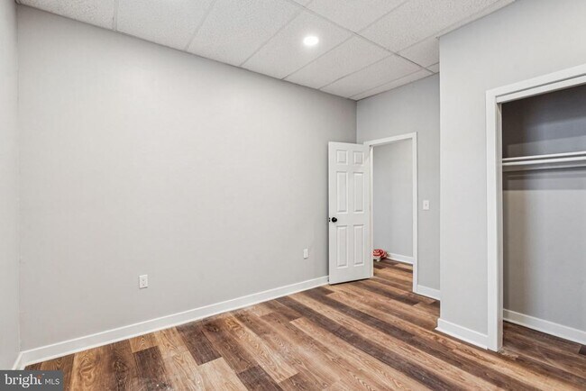 Photo - 2553 E Somerset St