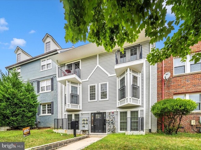 Building Photo - 1826 Independence Ave SE Unit 4