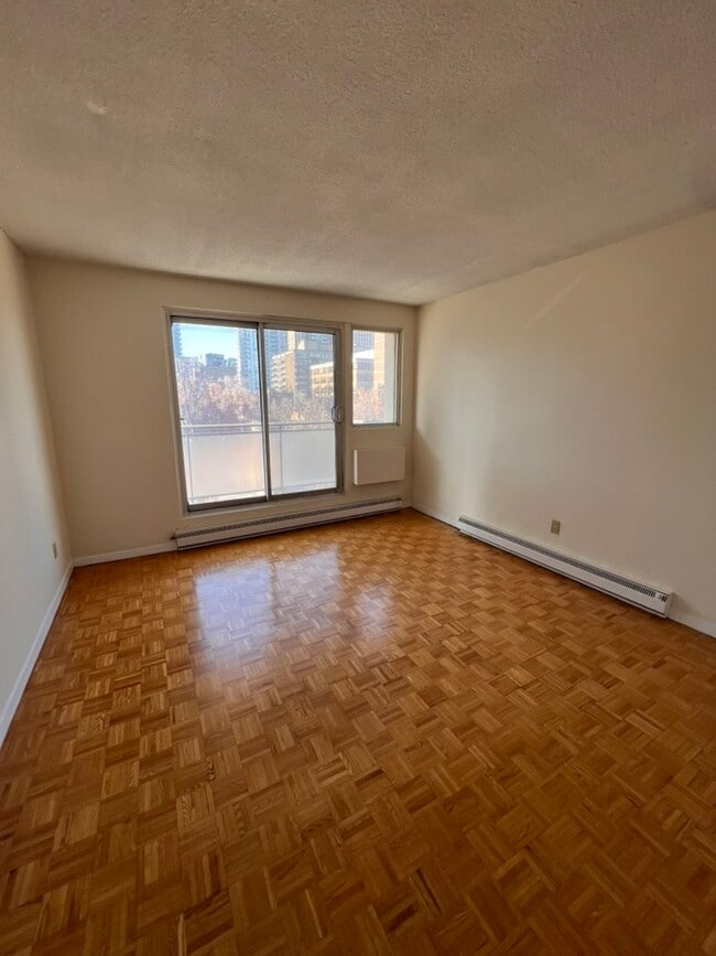 Building Photo - 263 MacLaren St