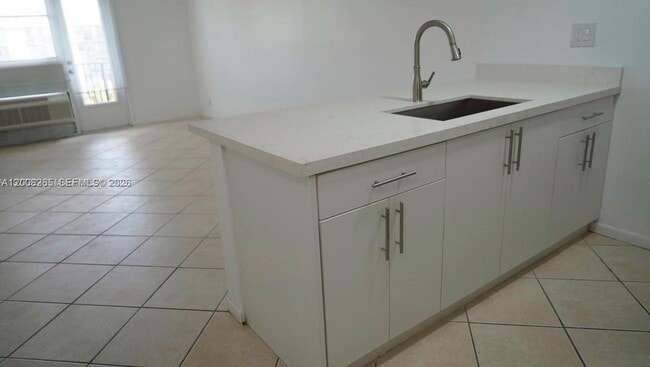 2771 Riverside Dr Unidad 405-A