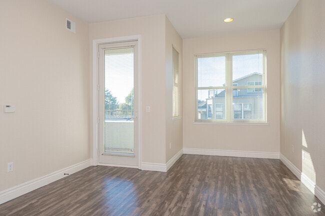 1BR-1BA-709SF-Living Room