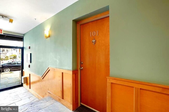 Building Photo - 610 Jefferson St NW Unit 101