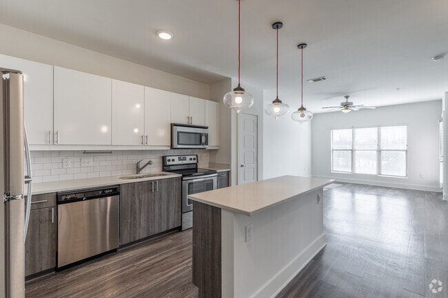 1BR, 1BA - 771SF - Kitchen - Stacks on Main