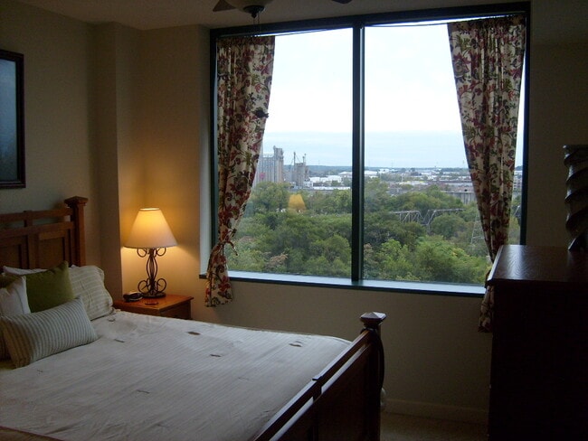 Photo - One Bedroom Condo Overlooking the James Ri...