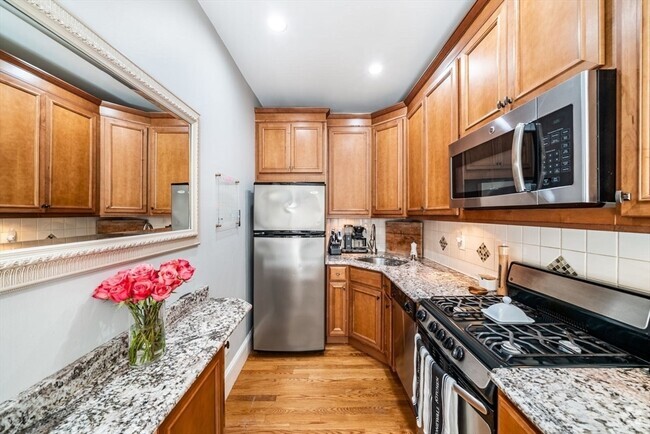 Building Photo - 30 Vinton St Unit 1 Rental