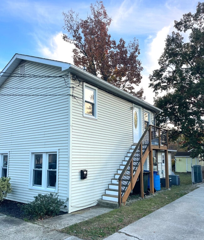 Building Photo - 520 New Jersey Ave Unit 520B New Jersey Ave