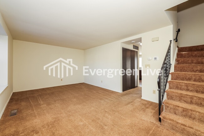 Photo - 7523 Mt Hood