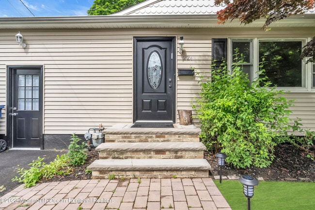 224 Cedar St