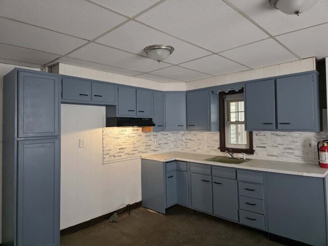 Building Photo - 647 Edgewood Ave