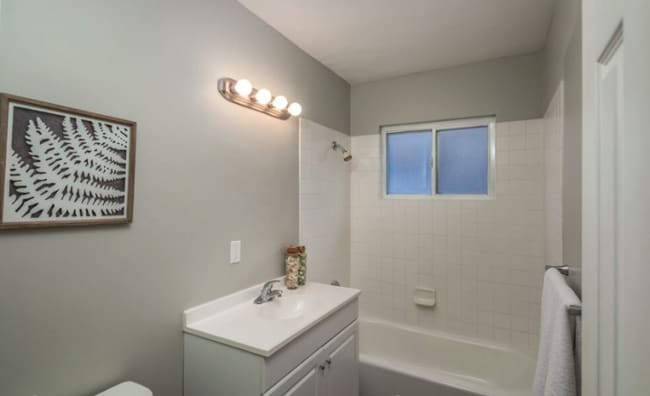 4461 Menlo Ave