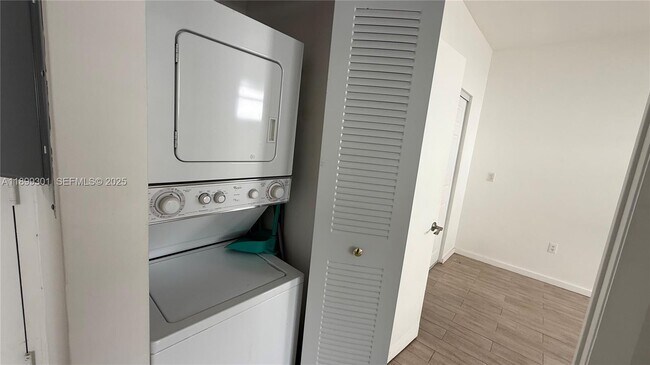 Photo - 1611 Meridian Ave Unit 307