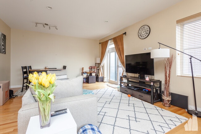 Photo - 648 W 16th St Unit 1