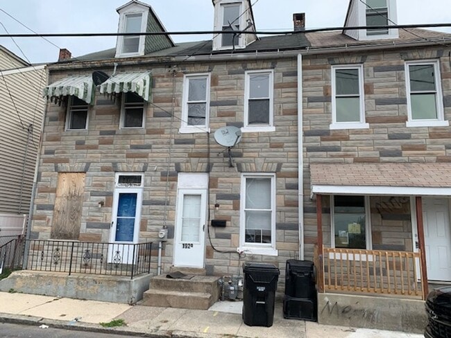 Building Photo - $950 Harrisburg 3 bedroom house for rent