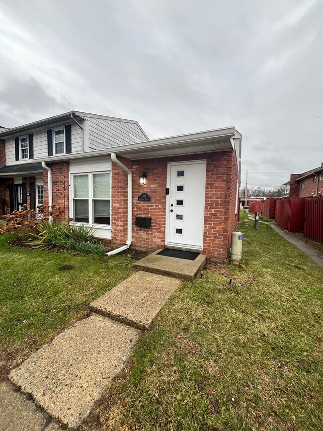 Puerta principal - 701 Ferndale Ct Unidad 701 Ferndale Court